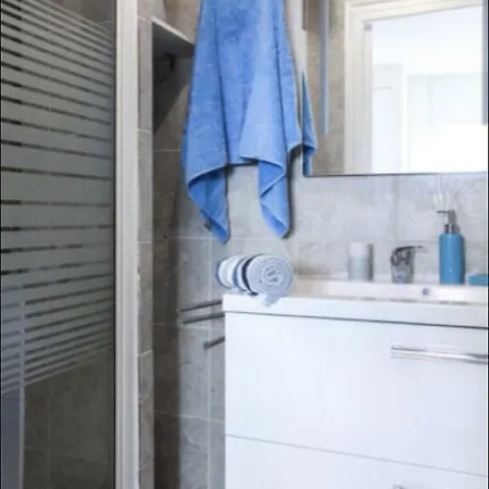 Vieil Cosy Close Everything Apartment