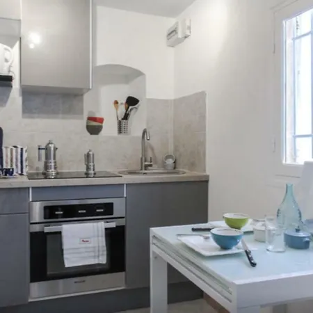 Vieil Cosy Close Everything شقة